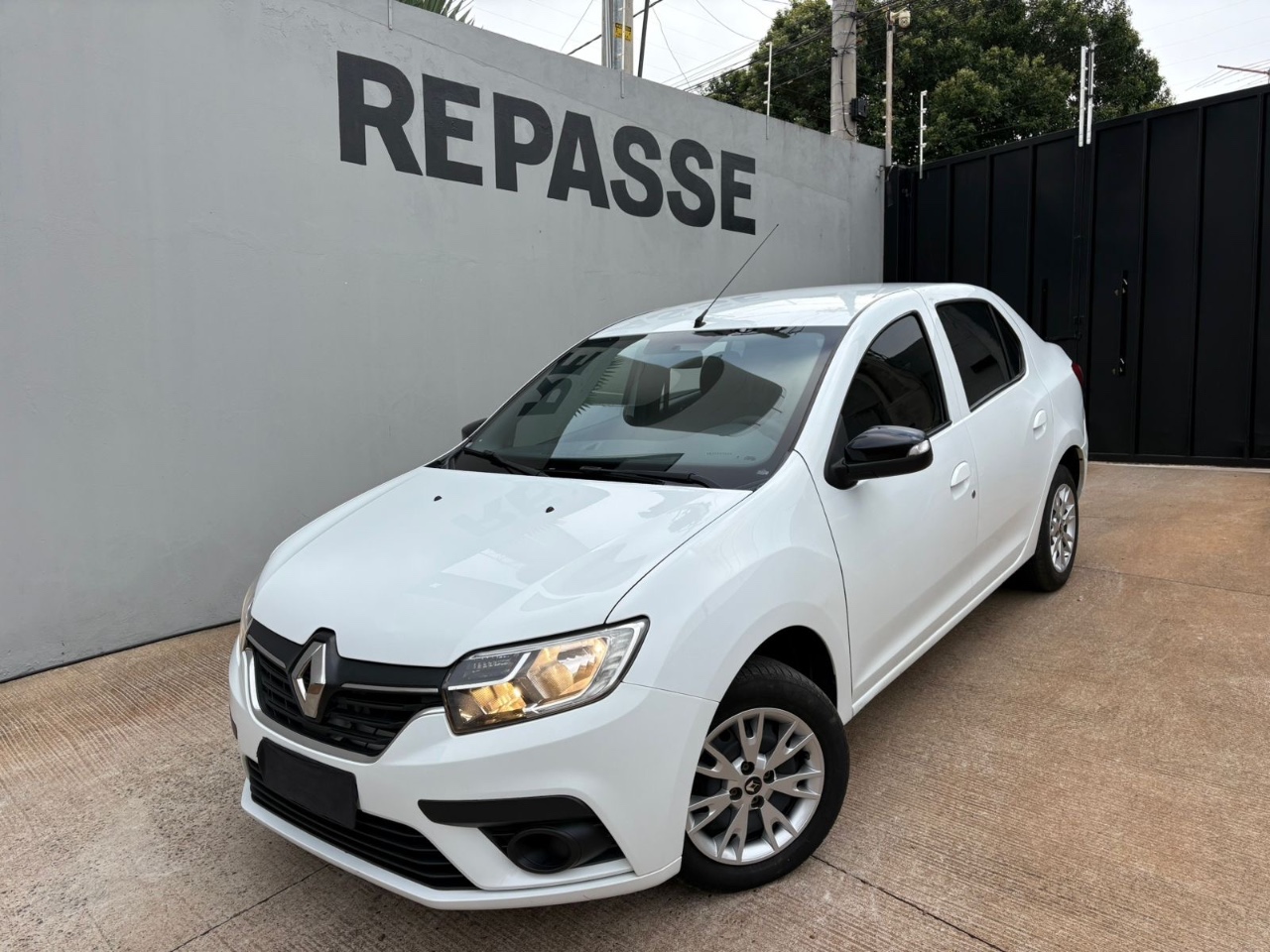 Renault LOGAN Zen Flex 1.0 12V 4p Mec. foto 2