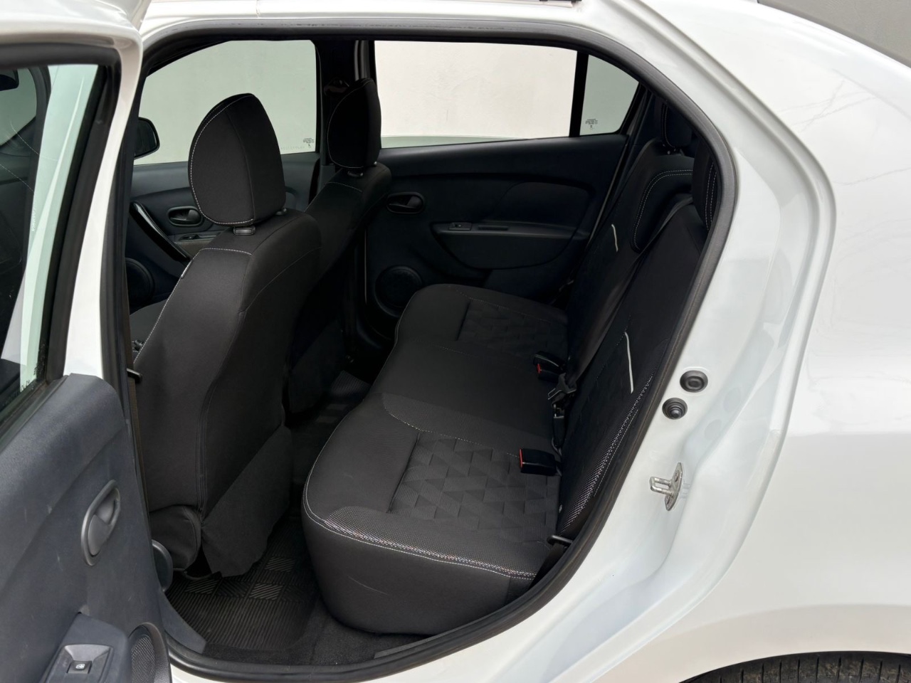 Renault LOGAN Zen Flex 1.0 12V 4p Mec. foto 8