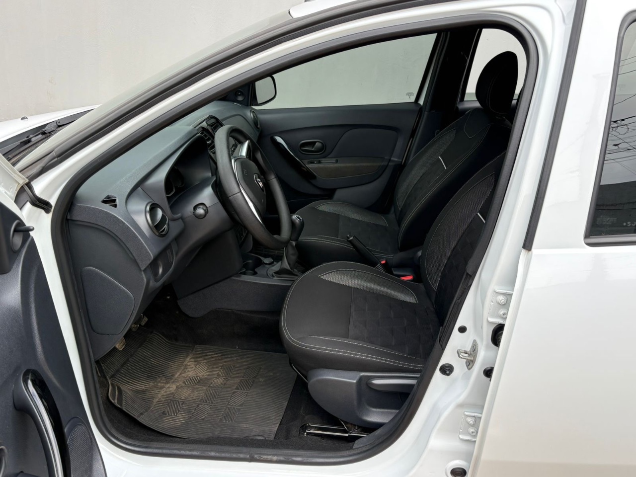 Renault LOGAN Zen Flex 1.0 12V 4p Mec. foto 9