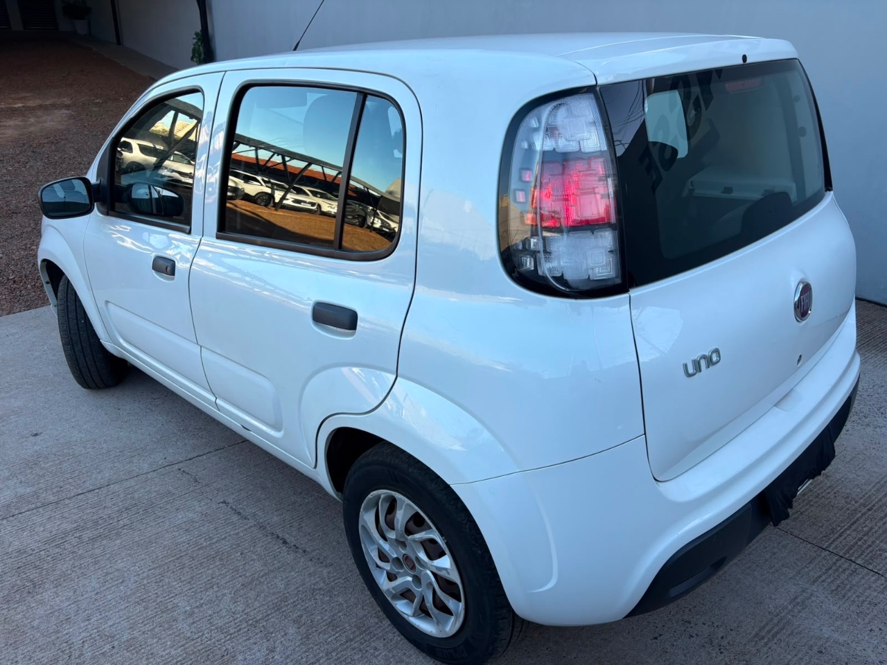 Fiat UNO ATTRACTIVE 1.0 Fire Flex 8V 5p foto 3