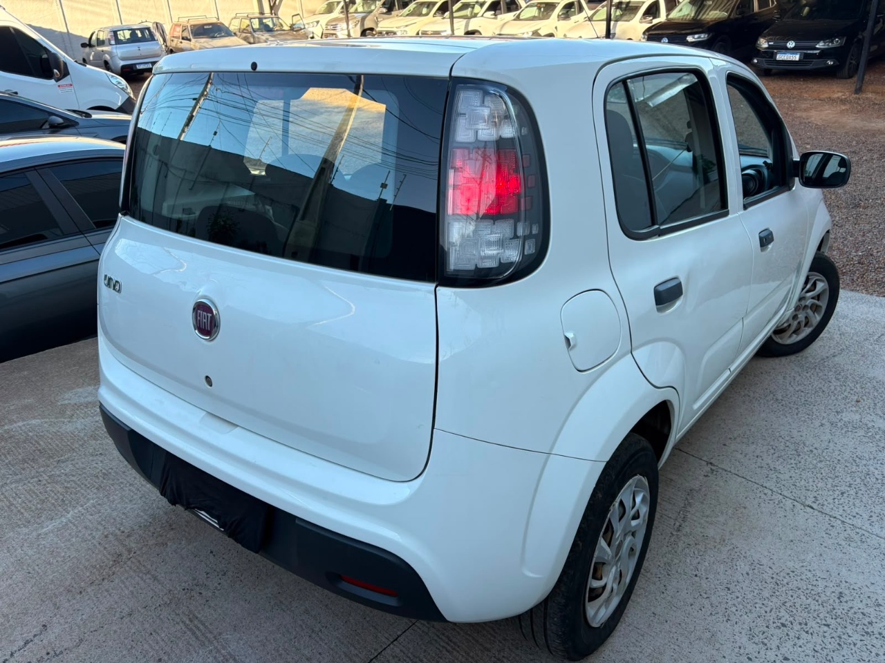 Fiat UNO ATTRACTIVE 1.0 Fire Flex 8V 5p foto 5