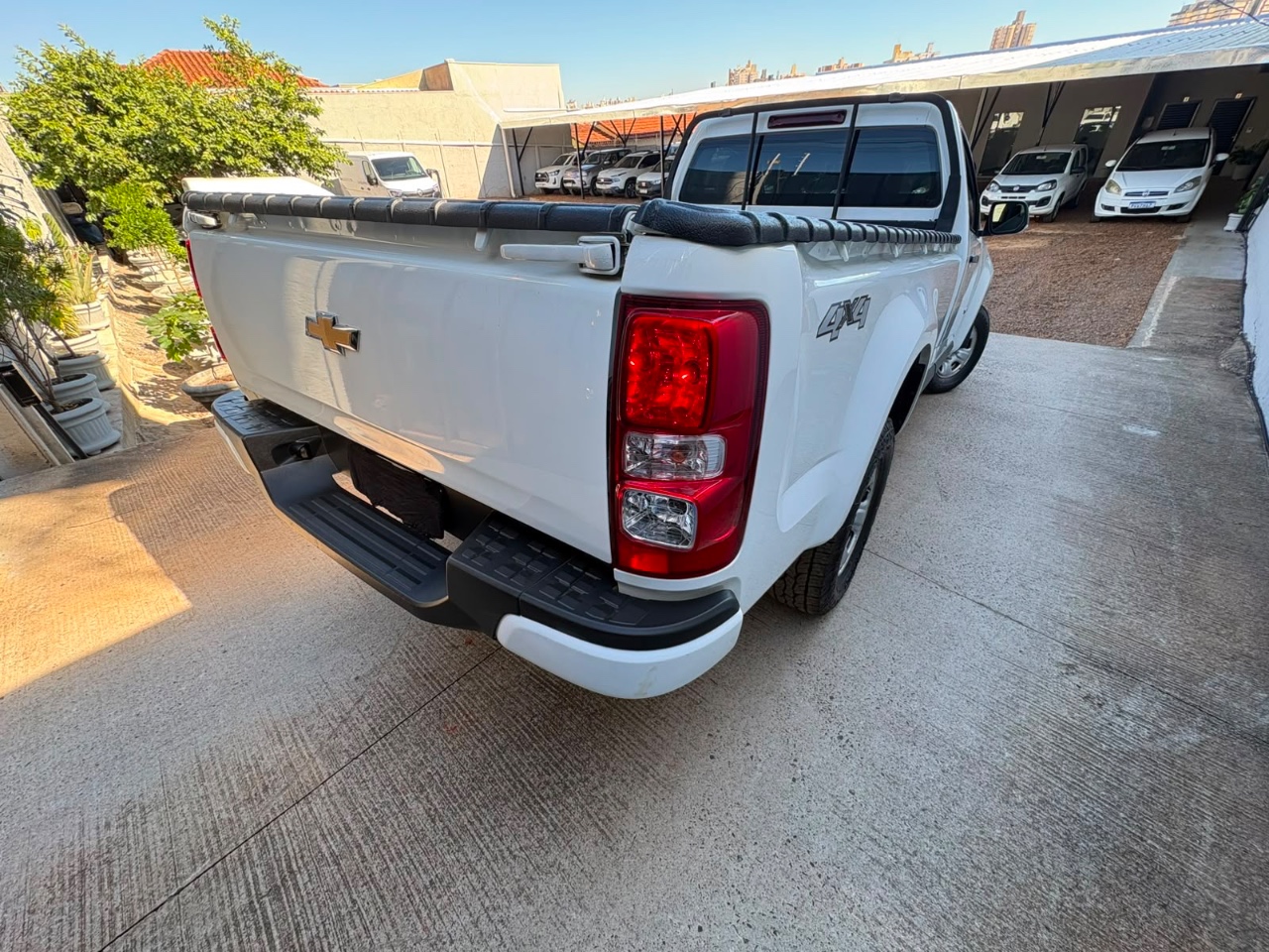 GM - Chevrolet S10 Pick-Up LS 2.8 TDI 4x4 CS Diesel 5
