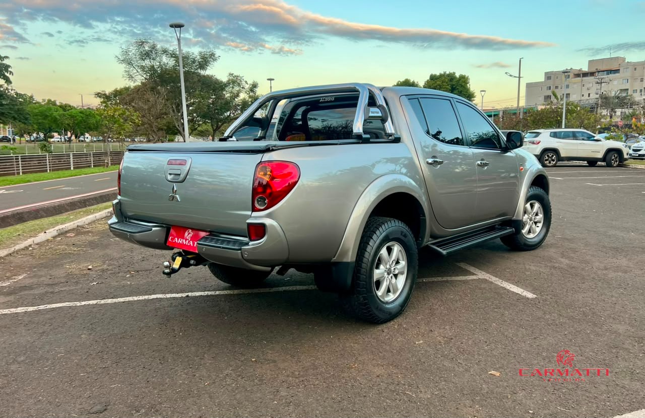 Mitsubishi L200 Triton HPE 3.5 CD V6 24V Flex Aut. foto 4