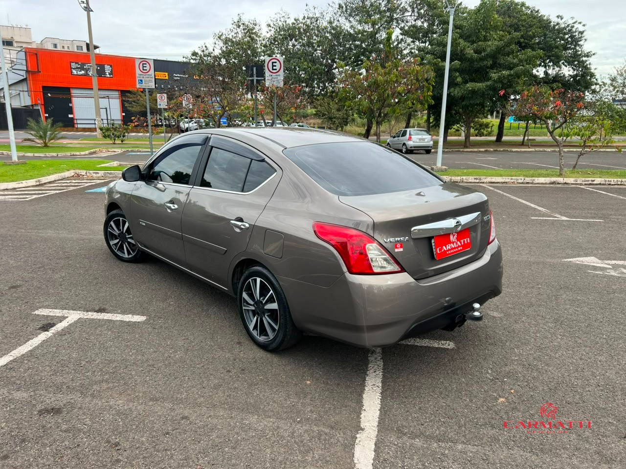 Nissan VERSA SL 1.6 16V FlexStart 4p Aut. 2