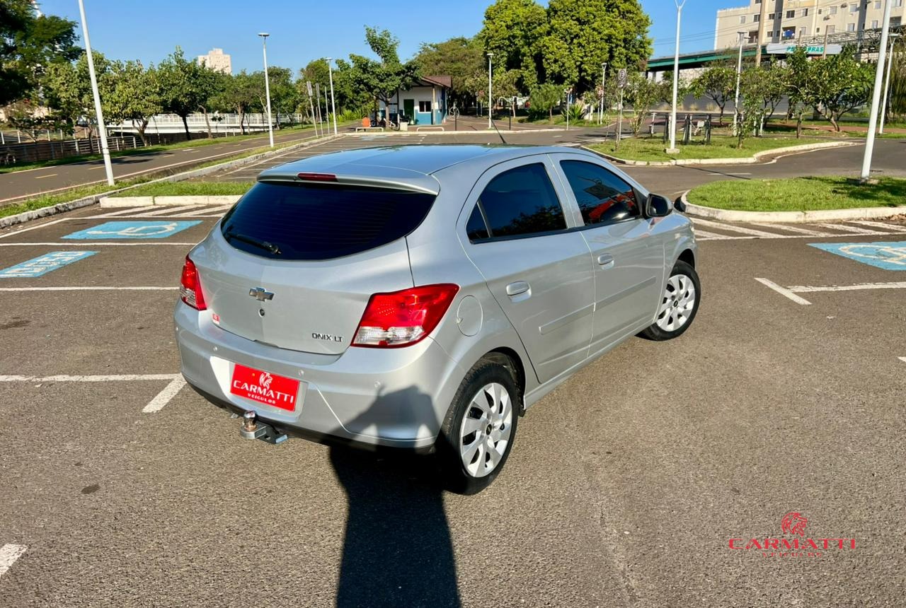 Chevrolet ONIX HATCH LT 1.0 8V FlexPower 5p Mec. foto 4