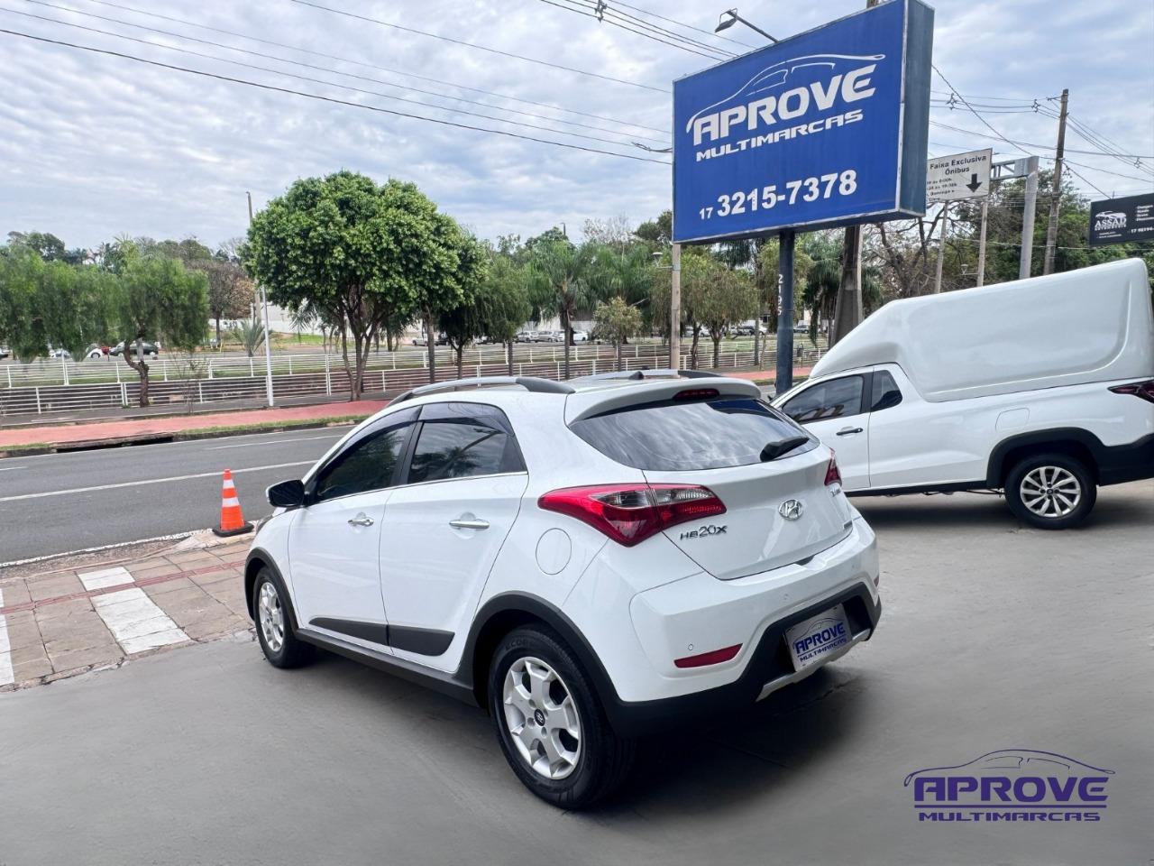 Hyundai HB20X Premium 1.6 Flex 16V Aut. foto 3