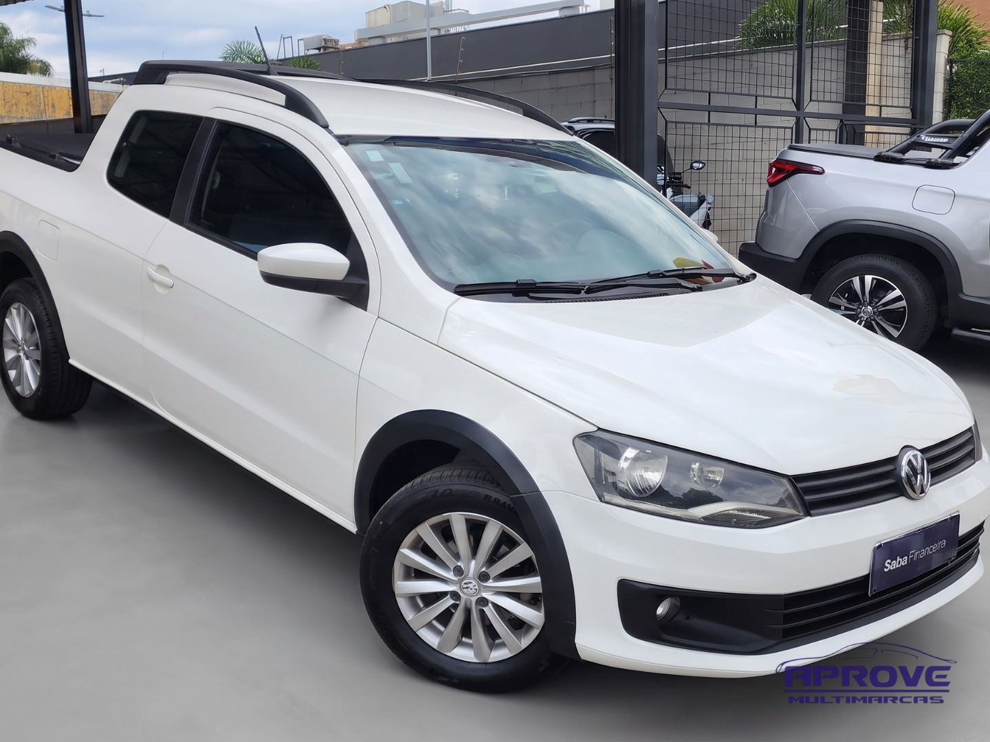 VW - VolksWagen Saveiro Trendline 1.6 T.Flex 8V CD 2
