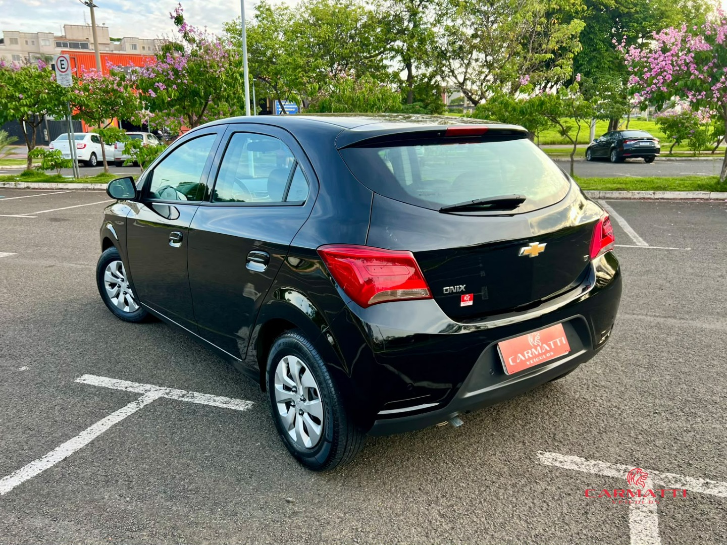 Chevrolet ONIX HATCH LT 1.0 8V FlexPower 5p Mec. foto 2